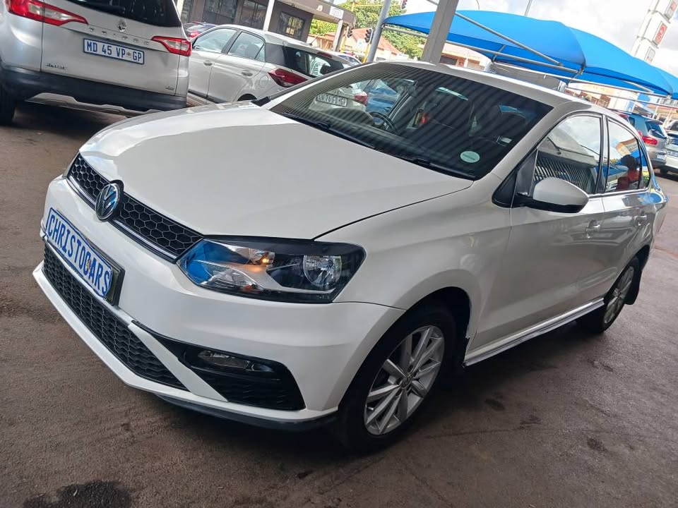 2022 model VW polo 6 sedan manual transmission petrol 1.4 engine capacity mileage 46000km