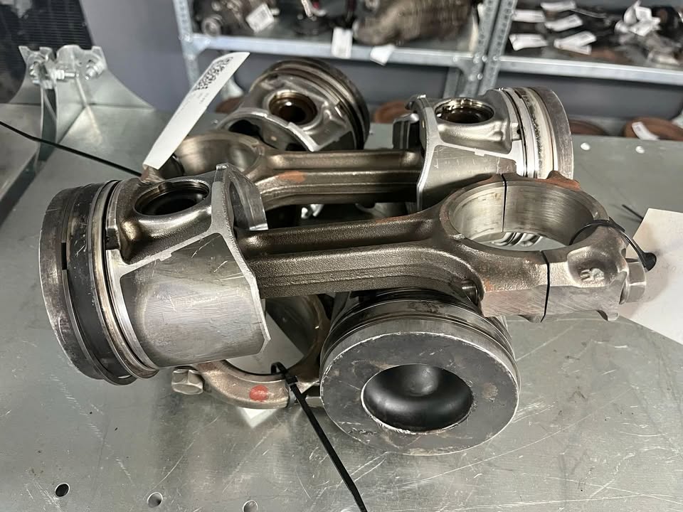 Ford Ranger 3.0 TDI WE Piston and Conrod (Each - Private Seller Ford Ranger 3.0 TDI WE Piston and Conrod (Each - Private Seller