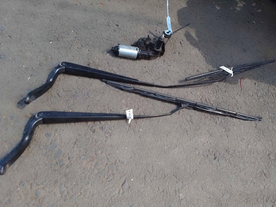 2005 ford fiesta wiper arms and back motor - Private Seller 2005 ford fiesta wiper arms and back motor - Private Seller