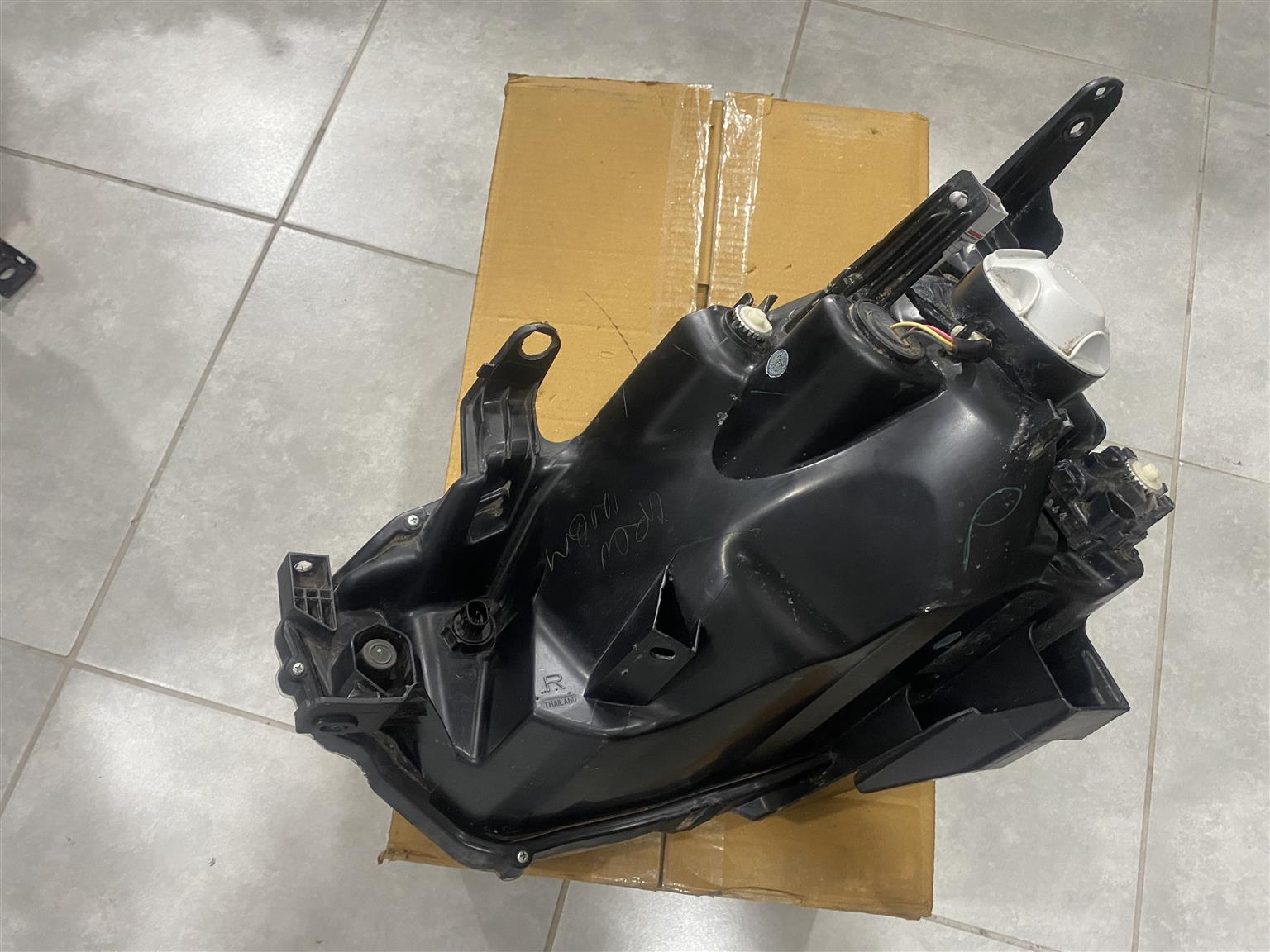 2025 ISUZU D-MAX HEADLIGHT RIGHT SIDE FOR SALE. IN EXCELLENT CONDITION - Private Seller