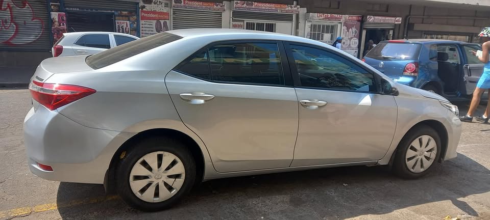 2015 TOYOTA COROLLA PRESTIGE 1.6 MANUAL TRANSMISSION.. SILVER COLOUR.. WITH 92000KM