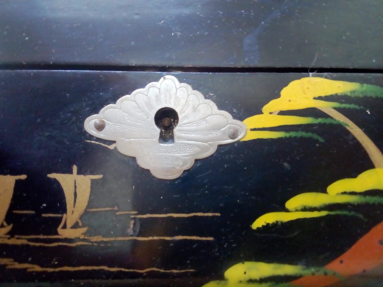 1950s VINTAGE BLACK LACQUERED JAPANESE MUSIC BOX FOR SALE