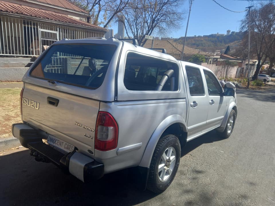 2006 ISUZU KB300 LE DIESEL ENGINE, MANUAL, SILVER COLOR, DOUBLE CAB, MILEAGE 103000KM