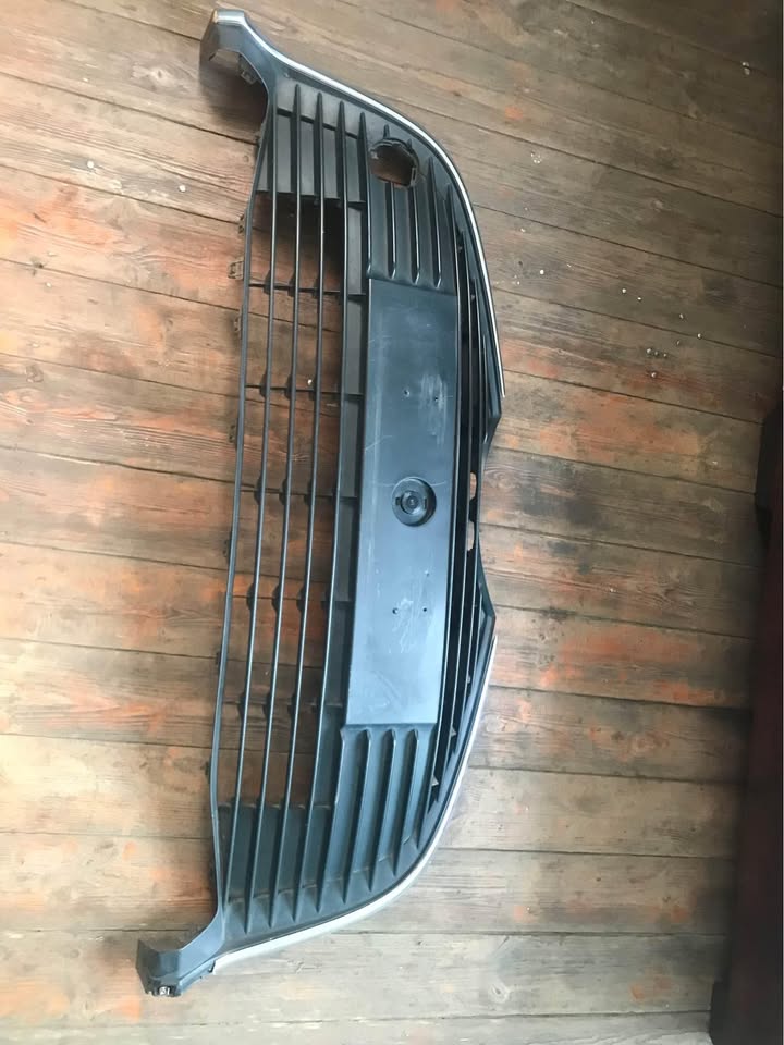 2015 Toyota Yaris centre grill for sale - Private Seller 2015 Toyota Yaris centre grill for sale - Private Seller