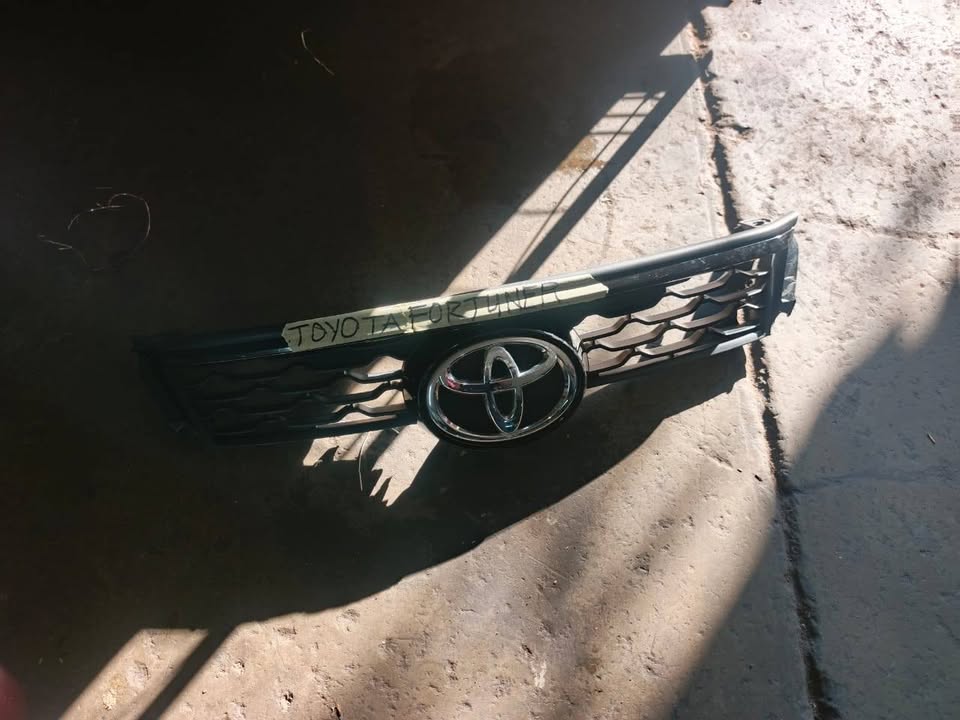 Toyota fortuner grill - Private Seller