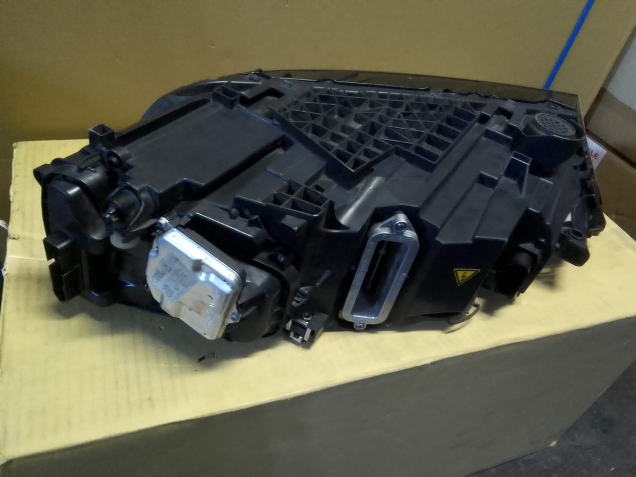 (2016-2020) AUDI Q7 RHS LED XENON HEADLIGHT FOR SALE - Private Seller (2016-2020) AUDI Q7 RHS LED XENON HEADLIGHT FOR SALE - Private Seller