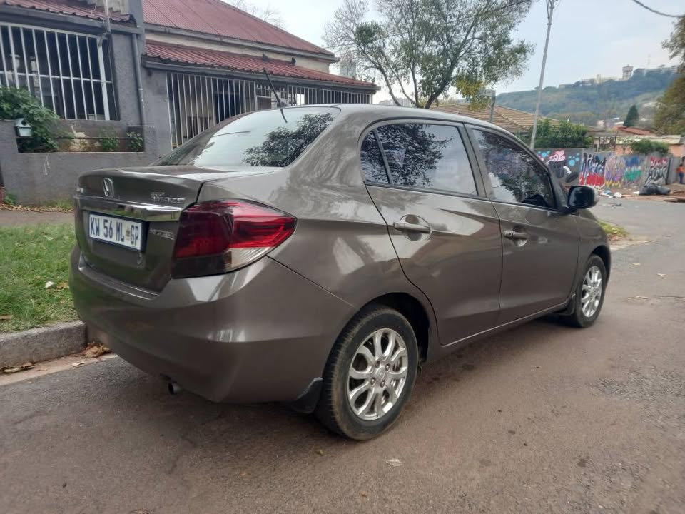 2016 Honda Brio Amaze 1.2 IVTEC Petrol, Manual, Brown 85000kms