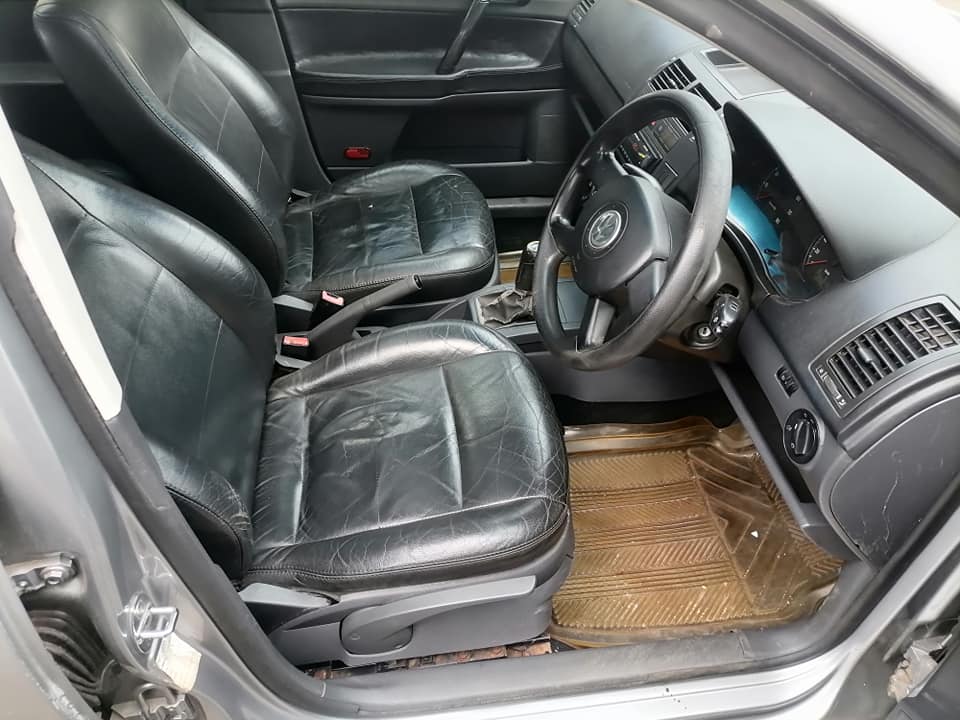 2006 Volkswagen polo Bujwa 1.6 Hatchback leather seat and sunroof