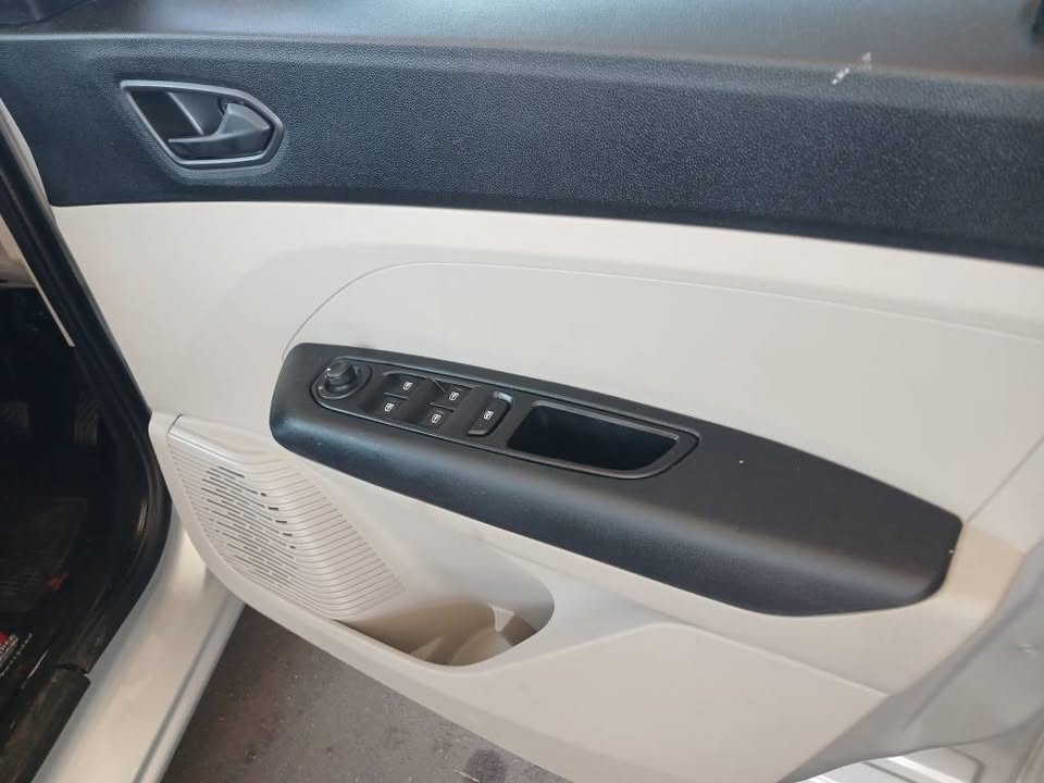 2024 RENAULT TRIBER 1.0 7SEATER  Transmission: Manual  Mileage: 26000km Fueltype: Petrol  Silver