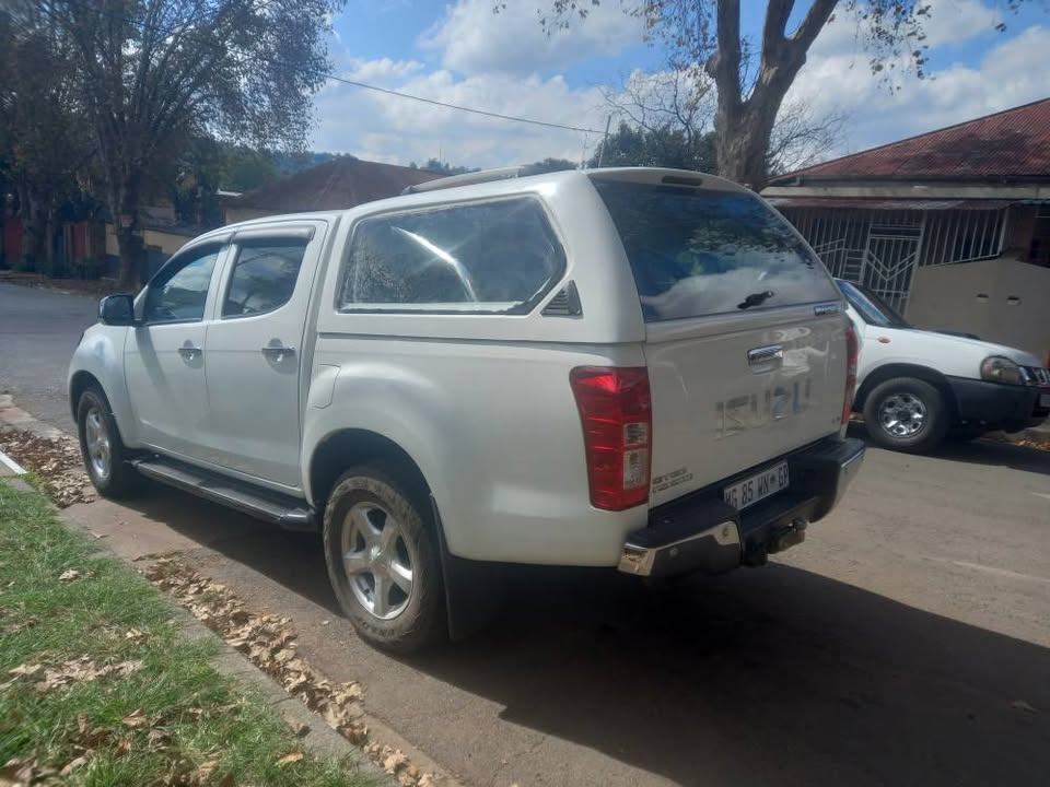 2013 Isuzu KB300 DTEQ DIESEL, DOUBLE CAB BAKKIE, MANUEL, WHITE