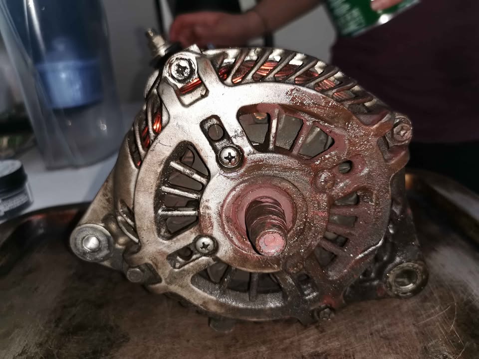 Nissan Navara alternator d40 yd2.5 2007 - Private Seller