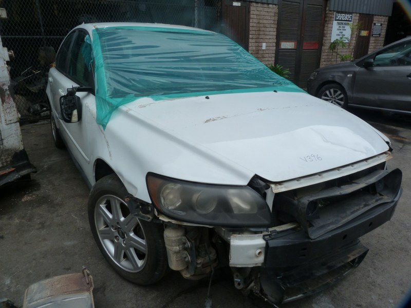 Volvo S40 2.0 Manual White - 2006 STRIPPING FOR SPARES - Private Seller Volvo S40 2.0 Manual White - 2006 STRIPPING FOR SPARES - Private Seller