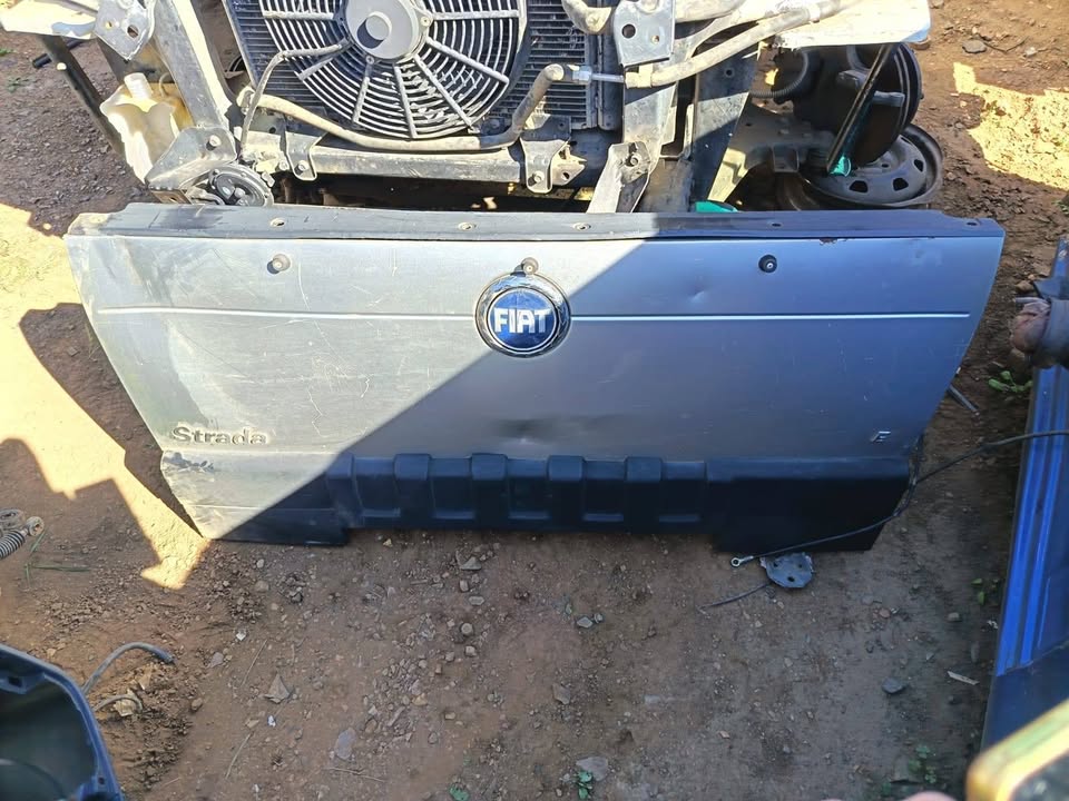 Fiat strada tailgate - Private Seller Fiat strada tailgate - Private Seller