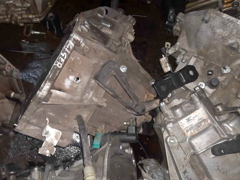 Renault kwid manual gearbox - Private Seller Renault kwid manual gearbox - Private Seller