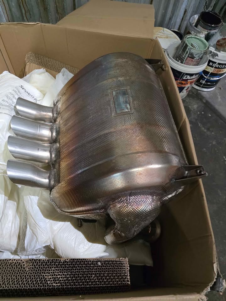 Lamboghini Aventador Ip 700 exhaust oem tip and grill
