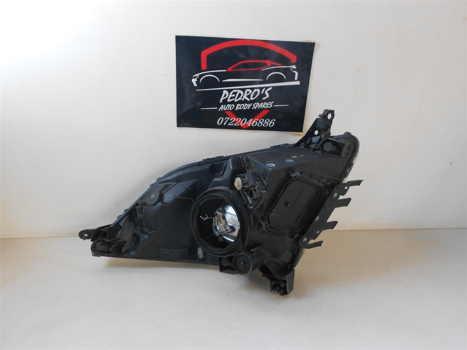 Toyota Pruis II Right Headlight