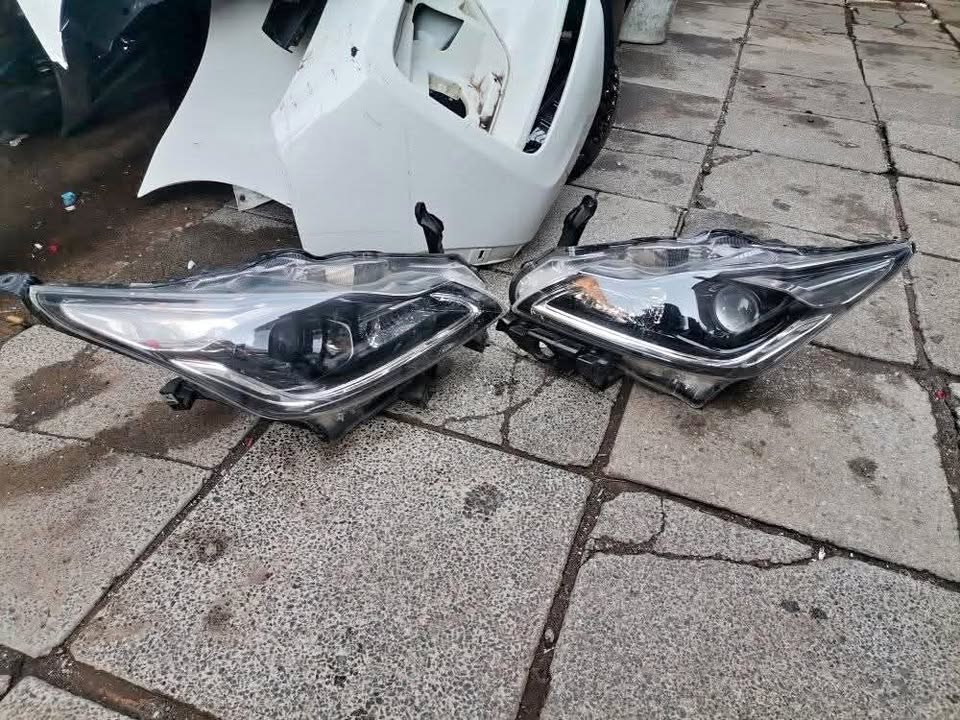 Toyota Stalet Headlight Left and Right 2023 - Private Seller Toyota Stalet Headlight Left and Right 2023 - Private Seller