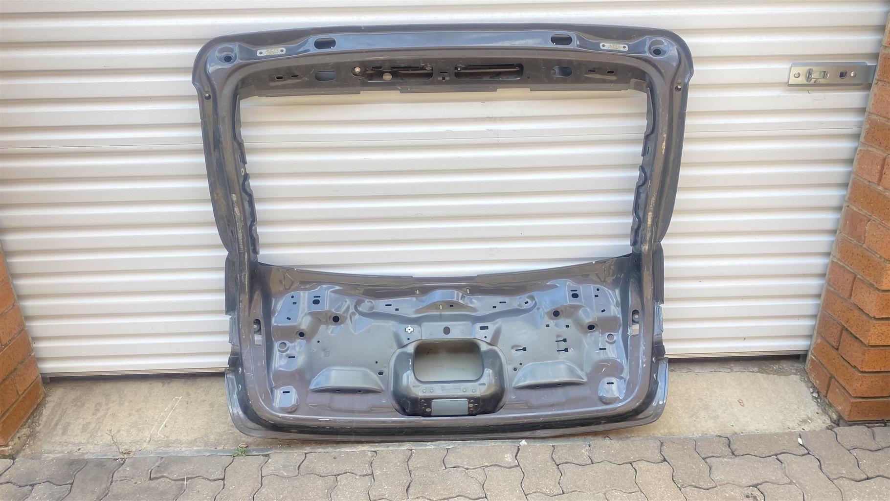 Porsche Macan S tailgate