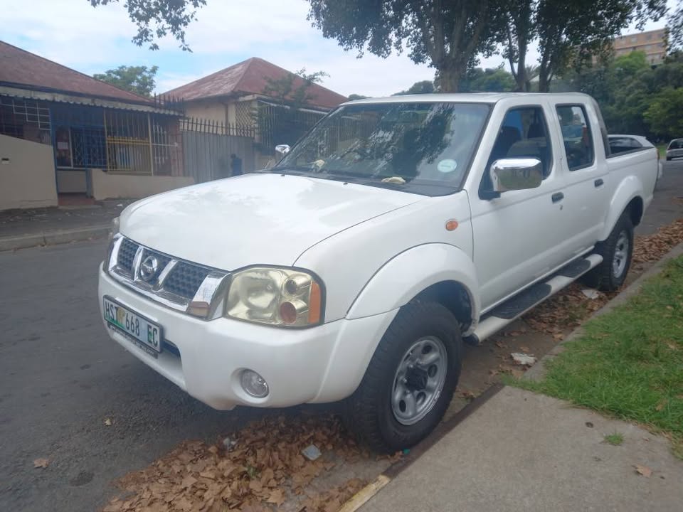 2016 Nissan NP300 Double Cab. Hadbody 2.4 Petrol Manual 4X4, White Color  Mileage