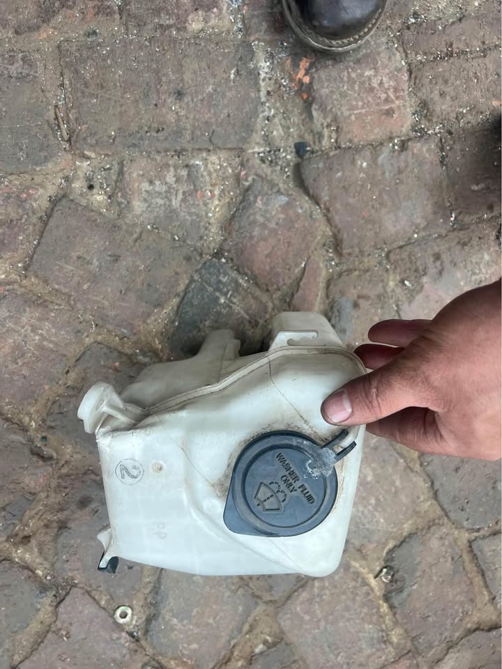 TOYOTA TAZZ WINDOW WASHER BOTTLE WITH PUMP CALL OR WHATSAPP  or - Private Seller