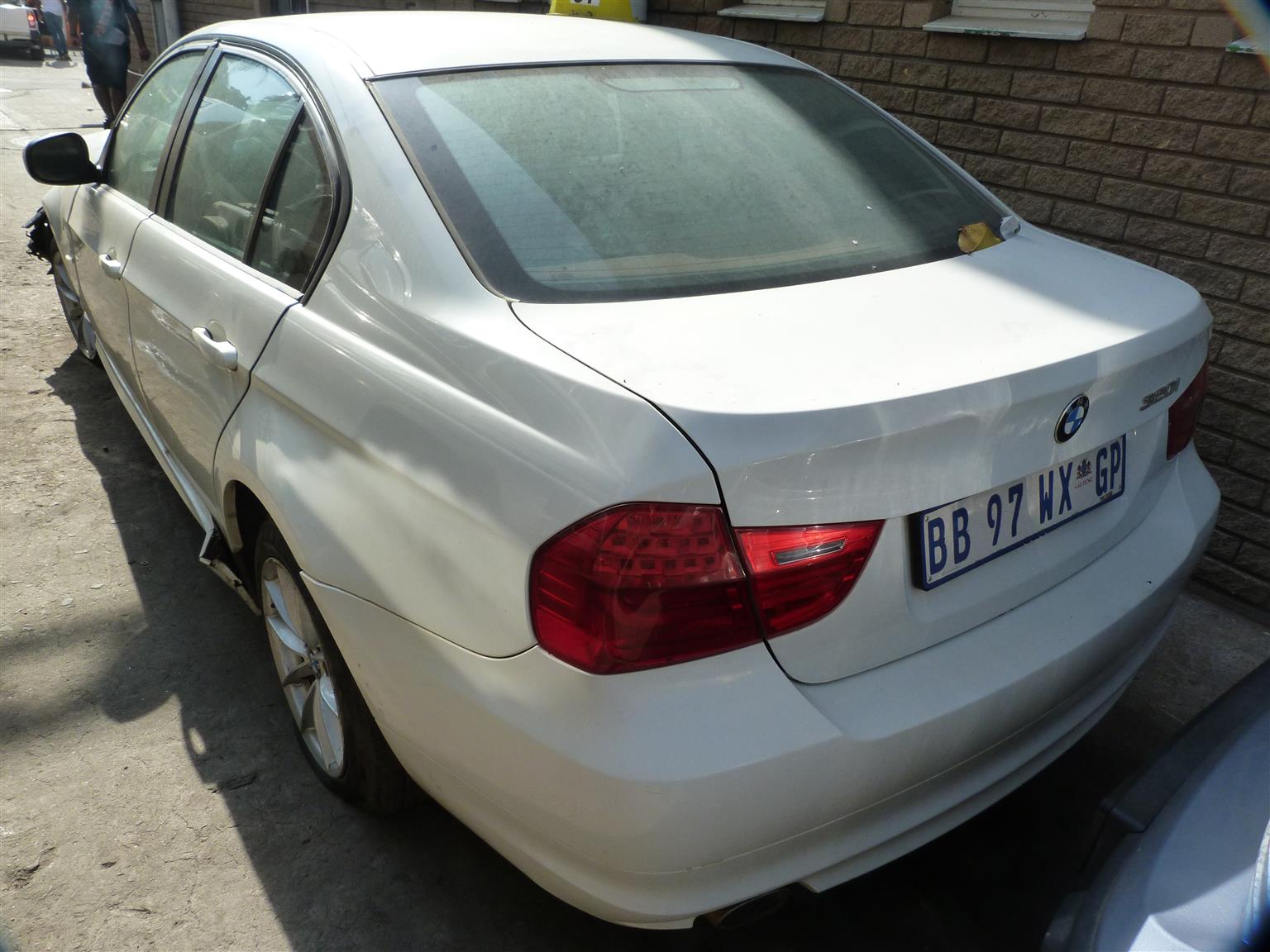 BMW 320i E90 AT - 2011 - Private Seller BMW 320i E90 AT - 2011 - Private Seller