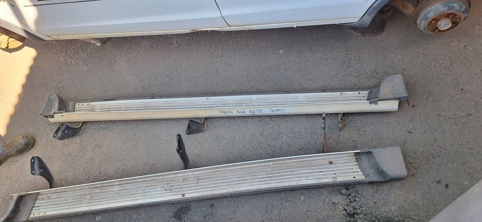 Toyota Hilux 3.0 kzte side steps available Call or whatsapp - Private Seller