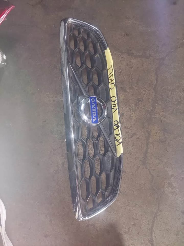 Volvo v40 Grill - Private Seller