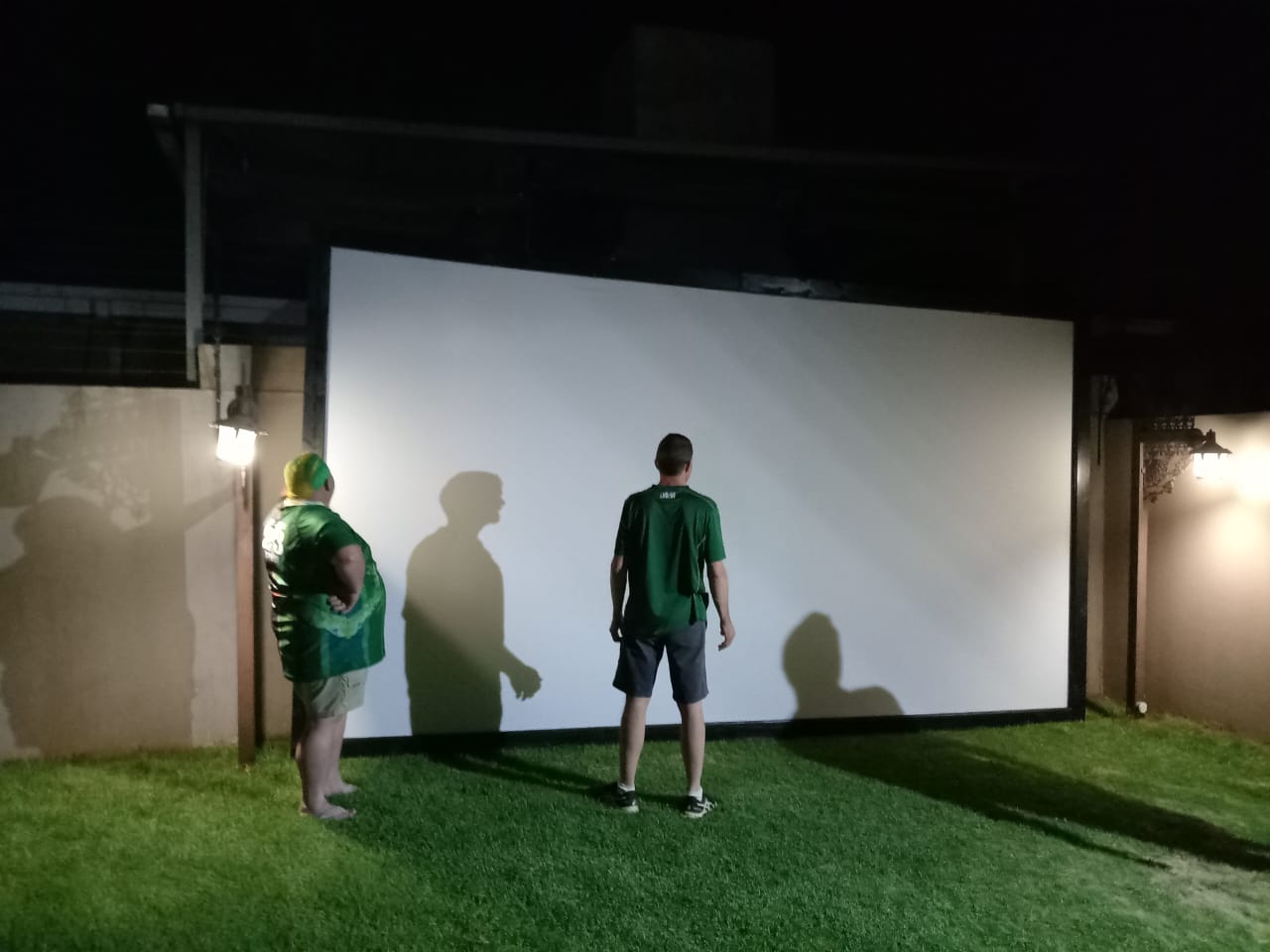 Projectors and Screens up to 5m for sale or rent