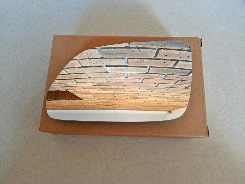 VW POLO 2005/09  BRAND NEW DOOR MIRROR GLASS FORSALE ( free fitment) .