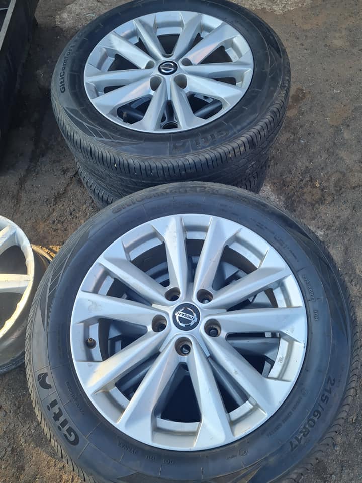 Nissan quashiqai/juke original alloy mags 17+tyres used still in good condition