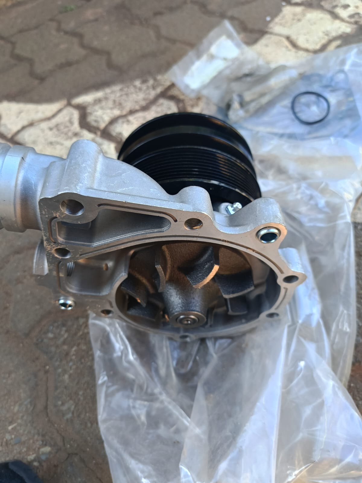 2015 Isuzu 6 HK1 waterpump - Private Seller 2015 Isuzu 6 HK1 waterpump - Private Seller