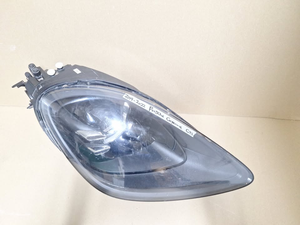 Porsche Cayenne GTS RHS LED Xenon Headlight (2019 - 2022) - Private Seller Porsche Cayenne GTS RHS LED Xenon Headlight (2019 - 2022) - Private Seller