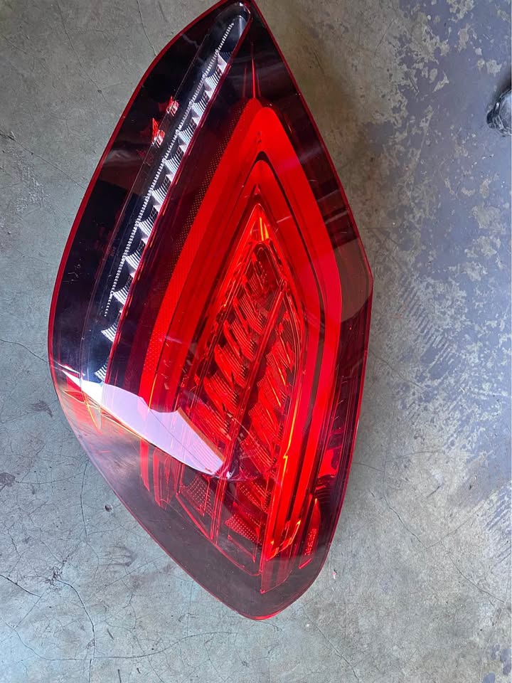 Mercedes Benz w205 taillight RHS facelift Mercedes Benz w205 taillight RHS facelift