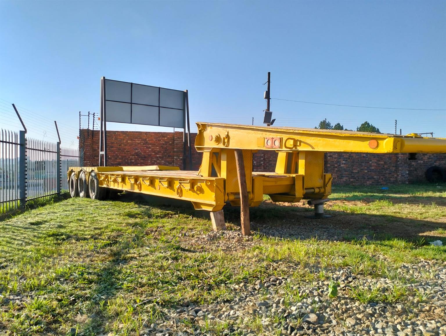 1972 HYSTER GOOSENECK LOW BED TRAILER FOR SALE | Junk Mail