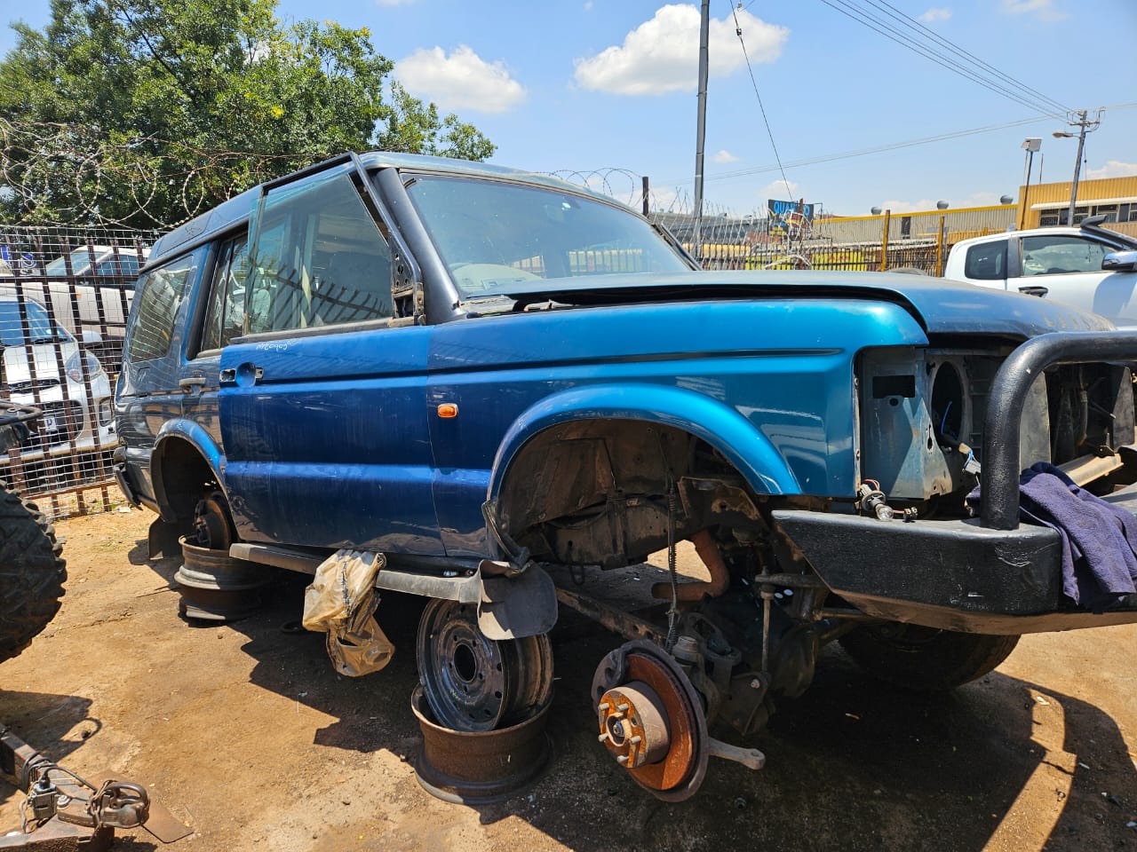 Land Rover Discovery TD5 2.5 2002 – Stripping for Spares