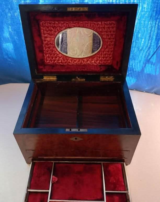 MID 19TH CENTURY JEWELLERY BOX