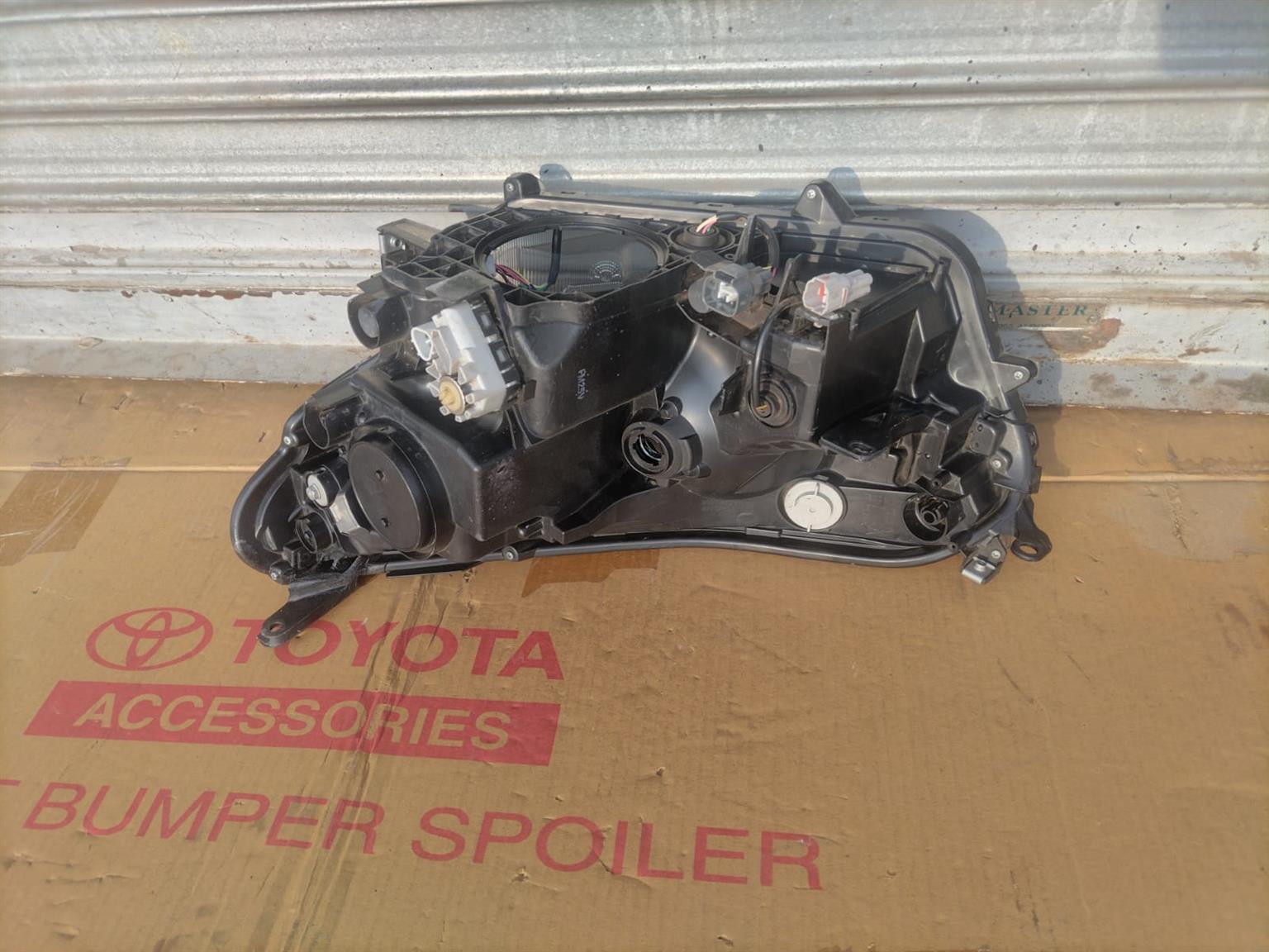 2016-2018 TOYOTA RAV 4 RHS XENON HEADLIGHT FOR - Private Seller 2016-2018 TOYOTA RAV 4 RHS XENON HEADLIGHT FOR - Private Seller