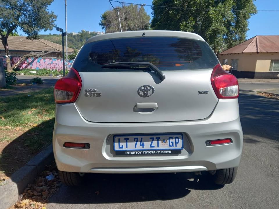 2024 TOYOTA VITZ, ENGINE 1.0 XR PETROL, MANUAL TRANSMISSION, SILVER COLOR
