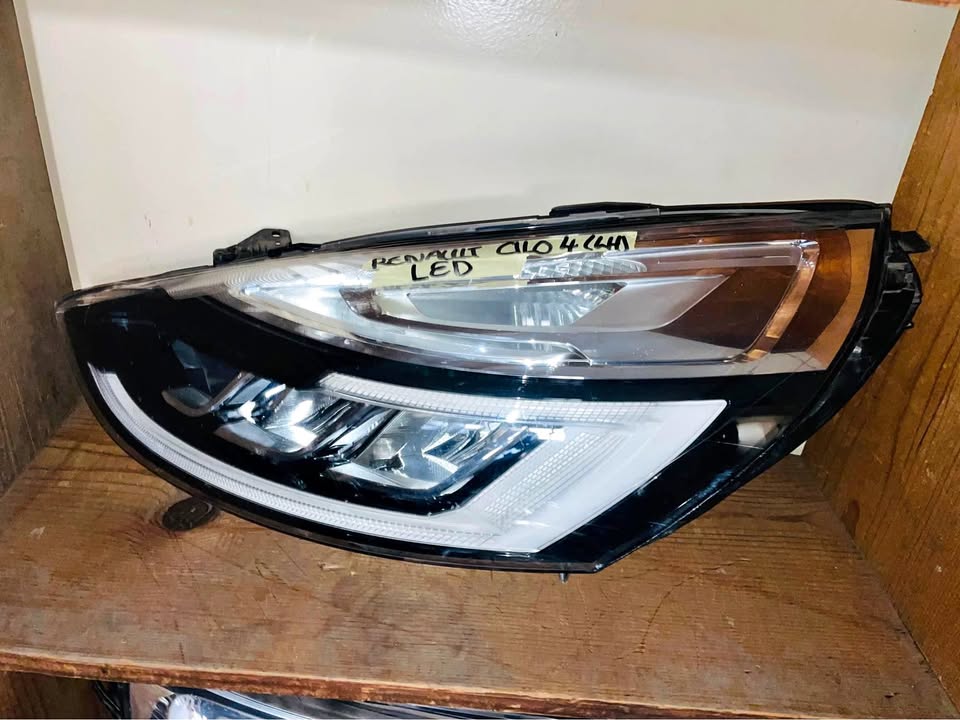 Renault Clio 4 LED headlight - Private Seller Renault Clio 4 LED headlight - Private Seller