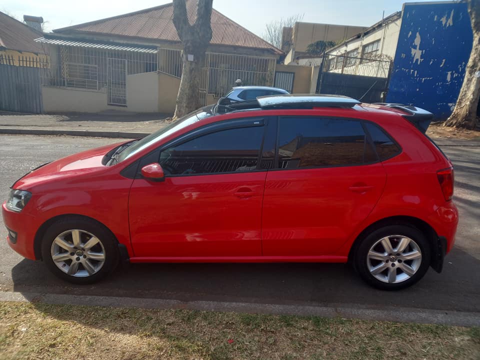 2013 VW POLO 6 HATCHBACK 1.4 ENGINE PETROL, MANUAL SUNROOF, RED COLOR, 68000KM