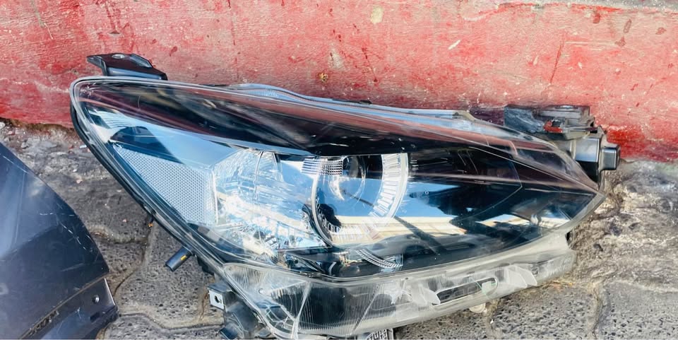 Mazda 2 headlights