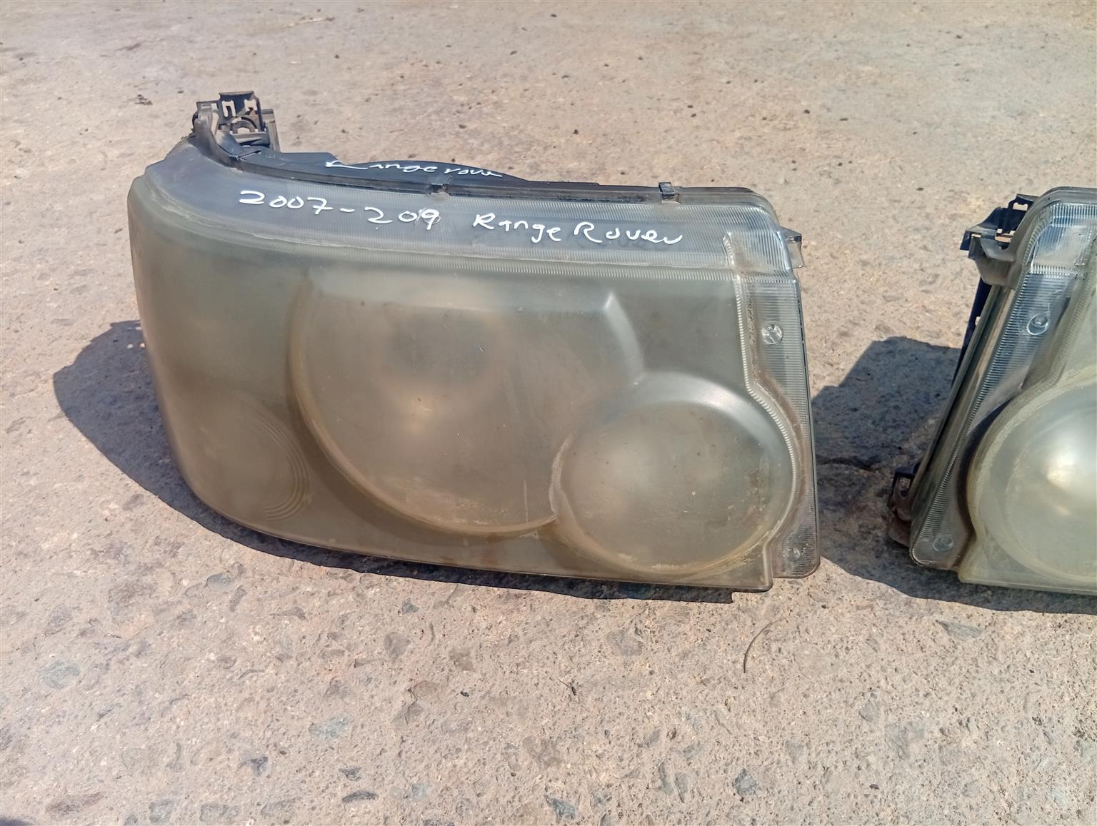 2008 range rover sport left and right headlight - Private Seller 2008 range rover sport left and right headlight - Private Seller
