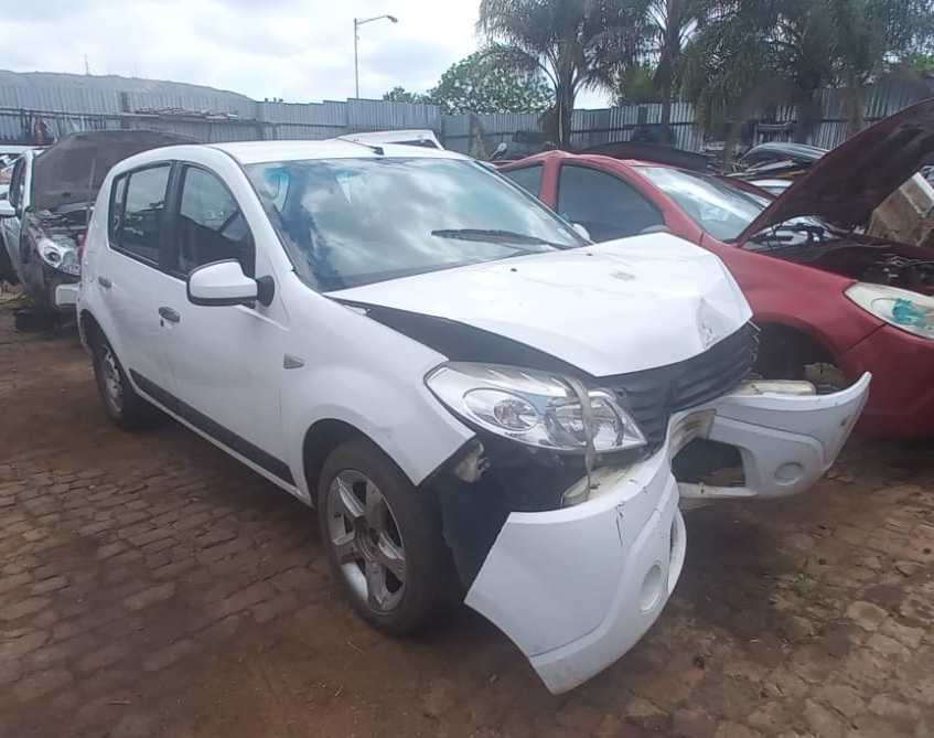 RENAULT SANDERO 1 1.6 8V ( STRIPPING FOR SPARES) - Private Seller