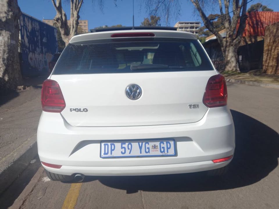 2016 VW Polo Tsi 1.2 Comfortline Petrol, Manual, White, Sunroof, Leather seat, 70000km