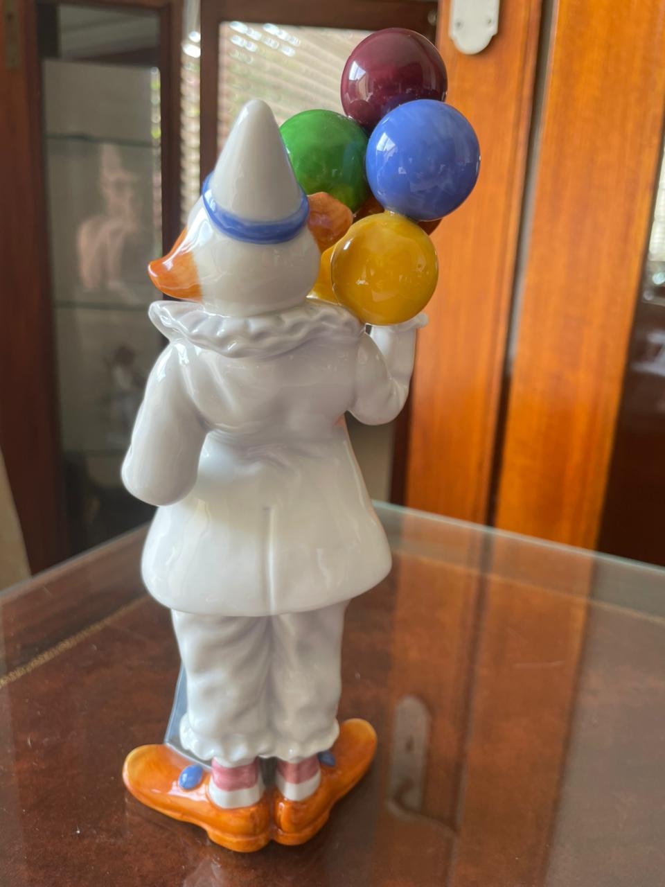 Balloon Clown HN 2894 Royal Doulton
