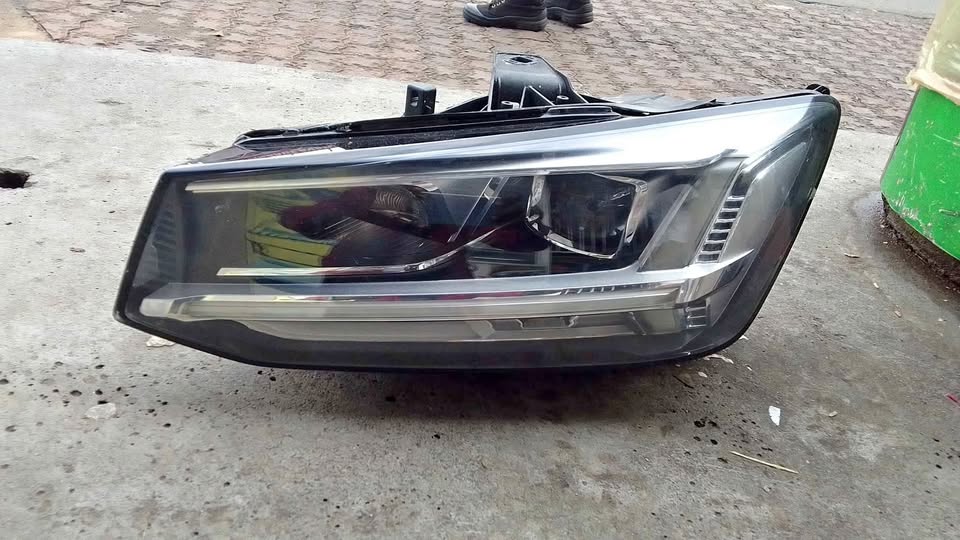 AUDI Q2 HEADLIGHTS - Private Seller AUDI Q2 HEADLIGHTS - Private Seller