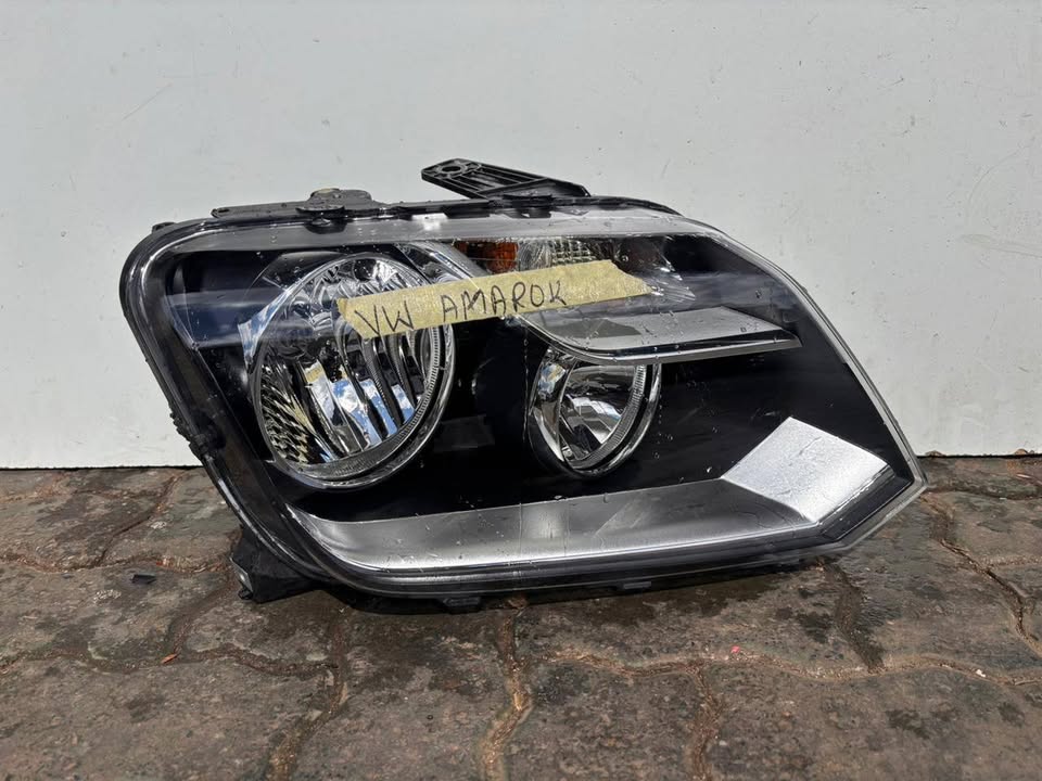 Volkswagen Amarok Headlight - Private Seller
