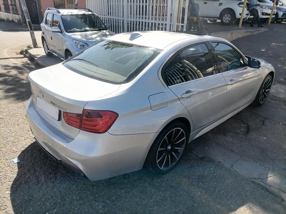 2013 BMW F30 320D Automatic with a leather seat and sunroof