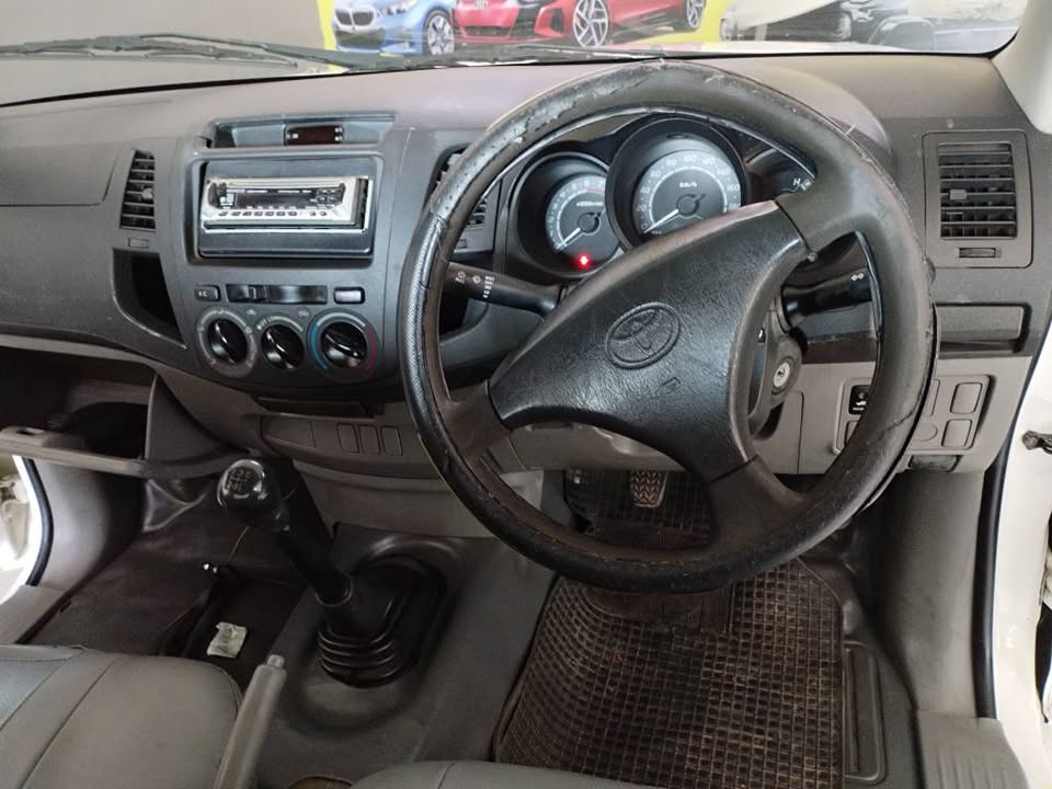 2007 TOYOTA HILUX 2.0VVTI SINGLE CAB MANUAL