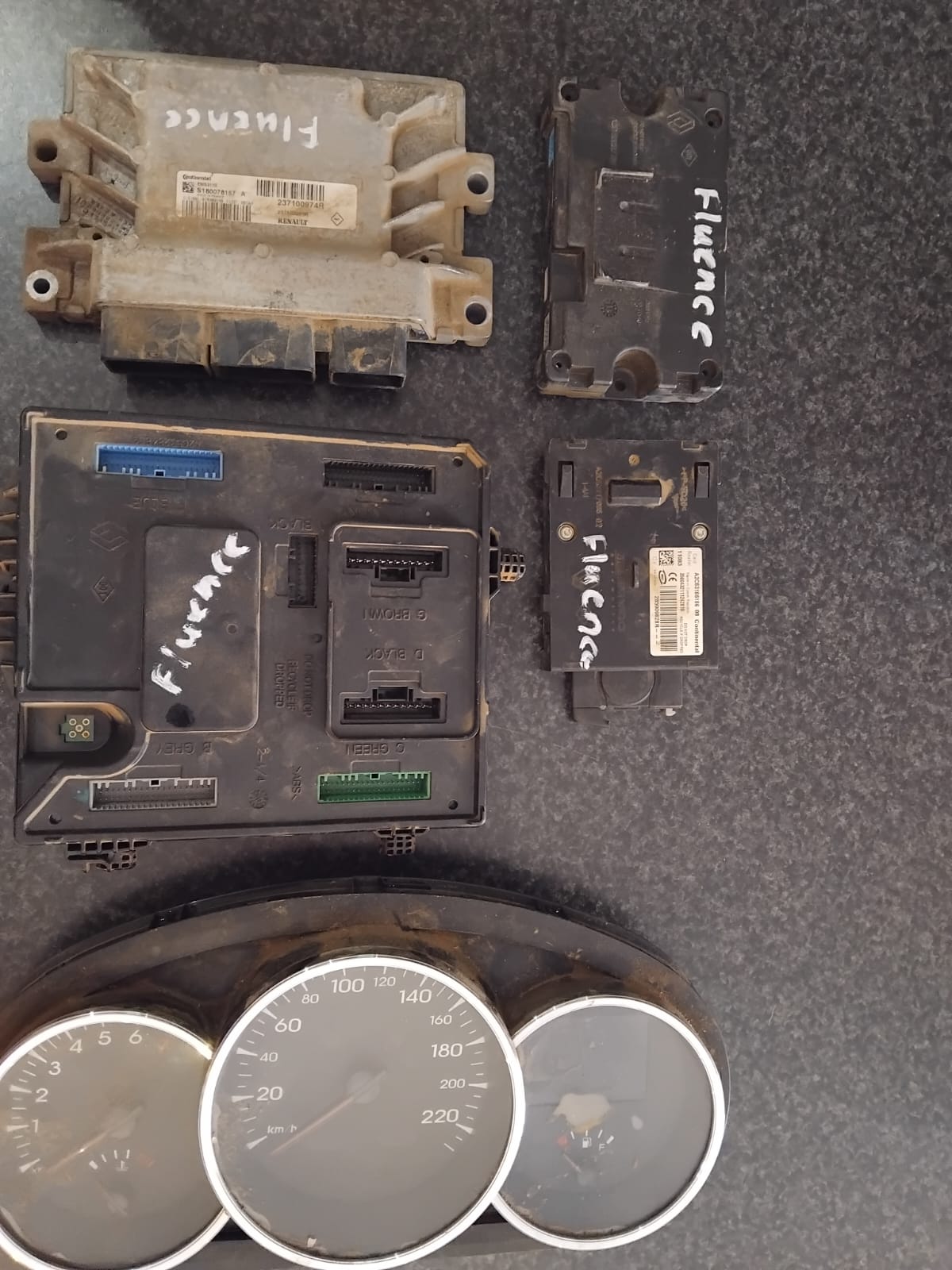 2011 RENAULT FLUENCE LOCKSET - Private Seller